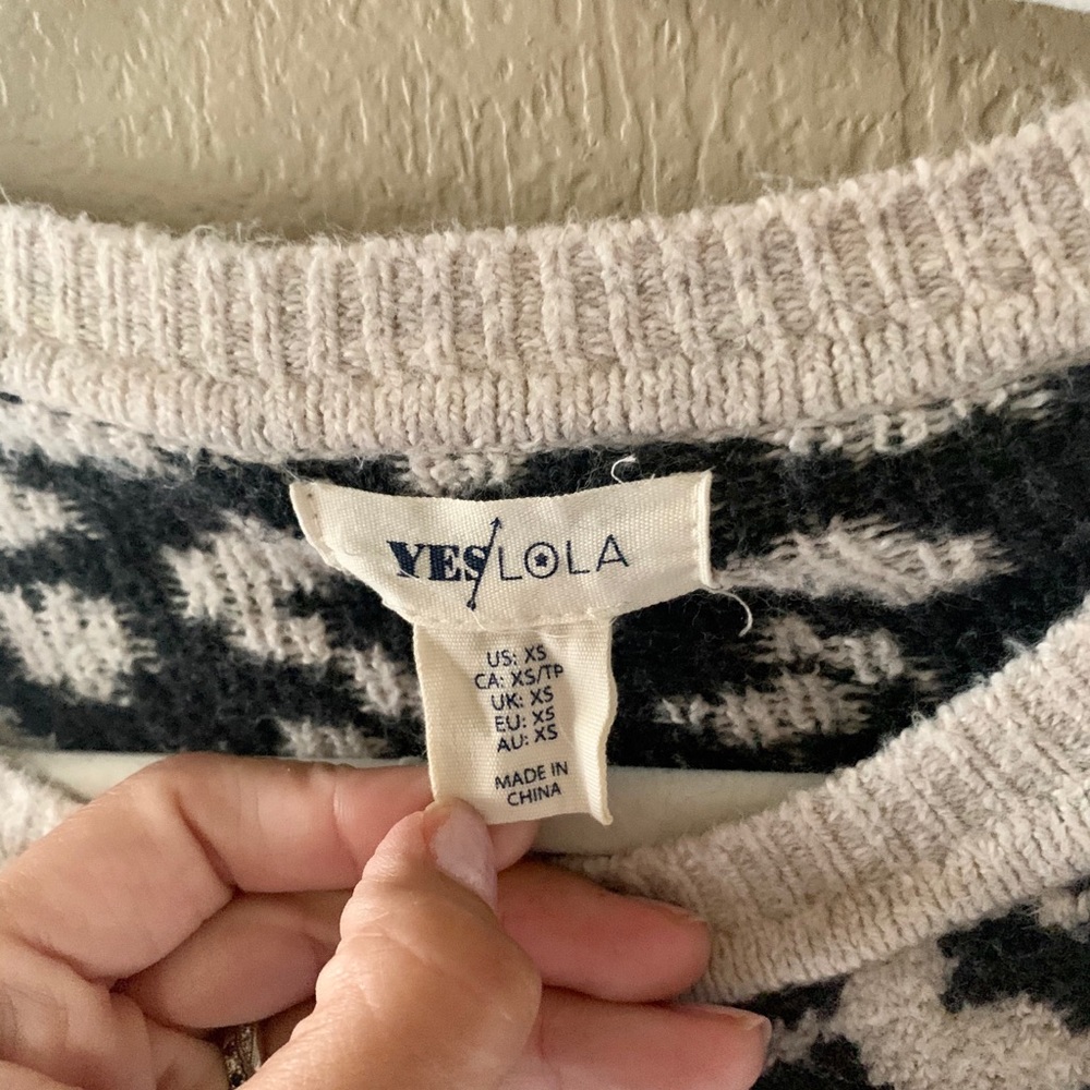 Leopard Print Sweater 🤍🐾 - Picture 4 of 4